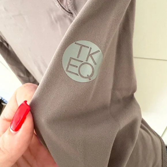 TKEQ Mock Neck with mesh panels - Picture 2 of 3